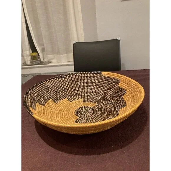 Hand-woven African Baskets - Picture 7 of 8